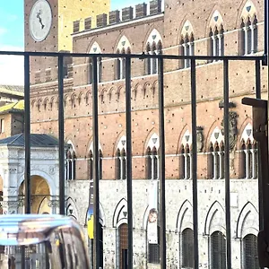 The Balcony - Affaccio Su Piazza Del Campo Italy